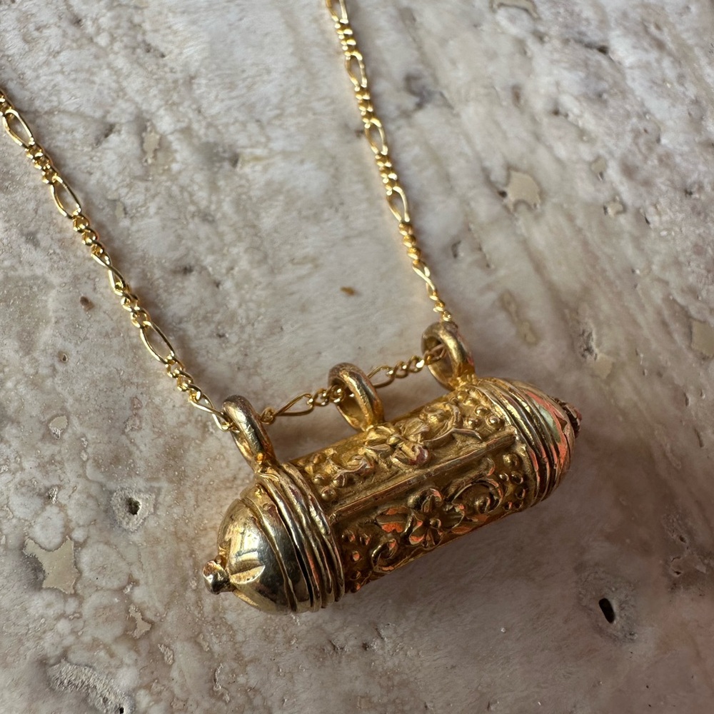 Gold Plated Artisan Keepsake Pendant and 18k Gold Filled 20” Chain - Picture 4 of 12